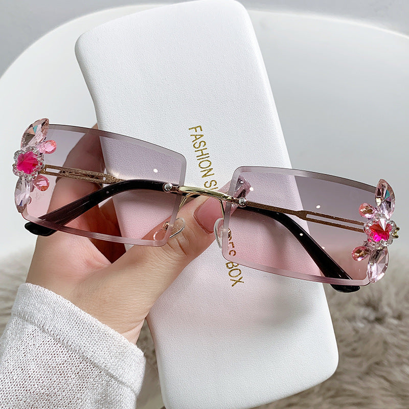 Women's fashion glasses 2022跨镜长方形小框镶钻渐变太阳镜女小脸圆脸防晒拍照韩版墨镜潮