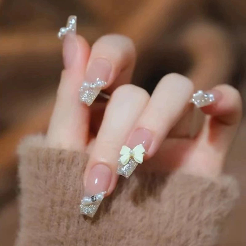 (Hand-made nail) French nail armor long black small fragrance simple white high-grade sense nail piece bride pregnant woman finished product.
