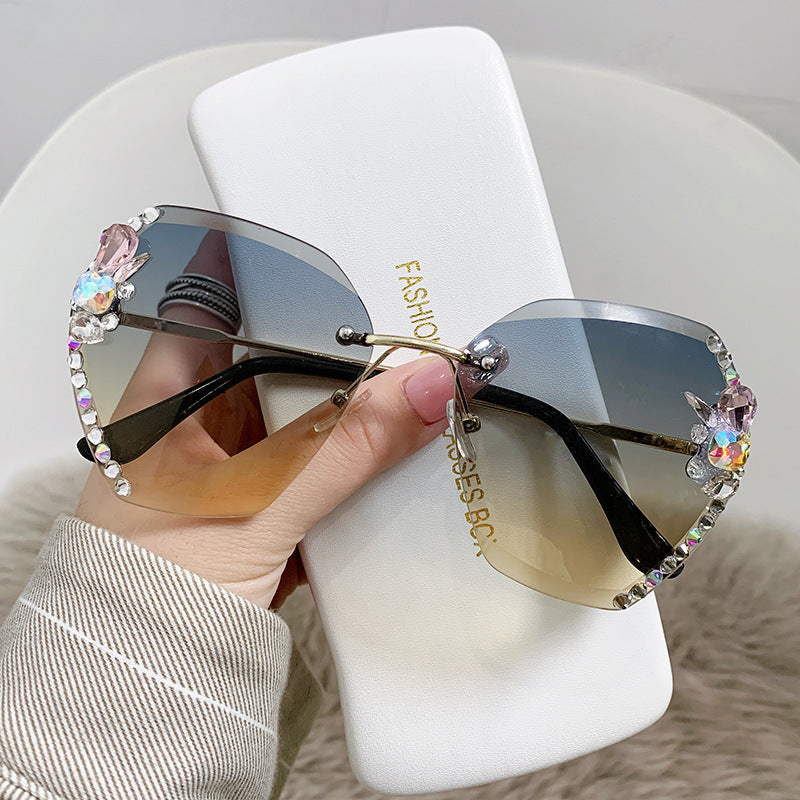 Women's fashion glasses 2024 跨境款女士时尚镶钻墨镜防紫外线水晶切边无框太阳镜