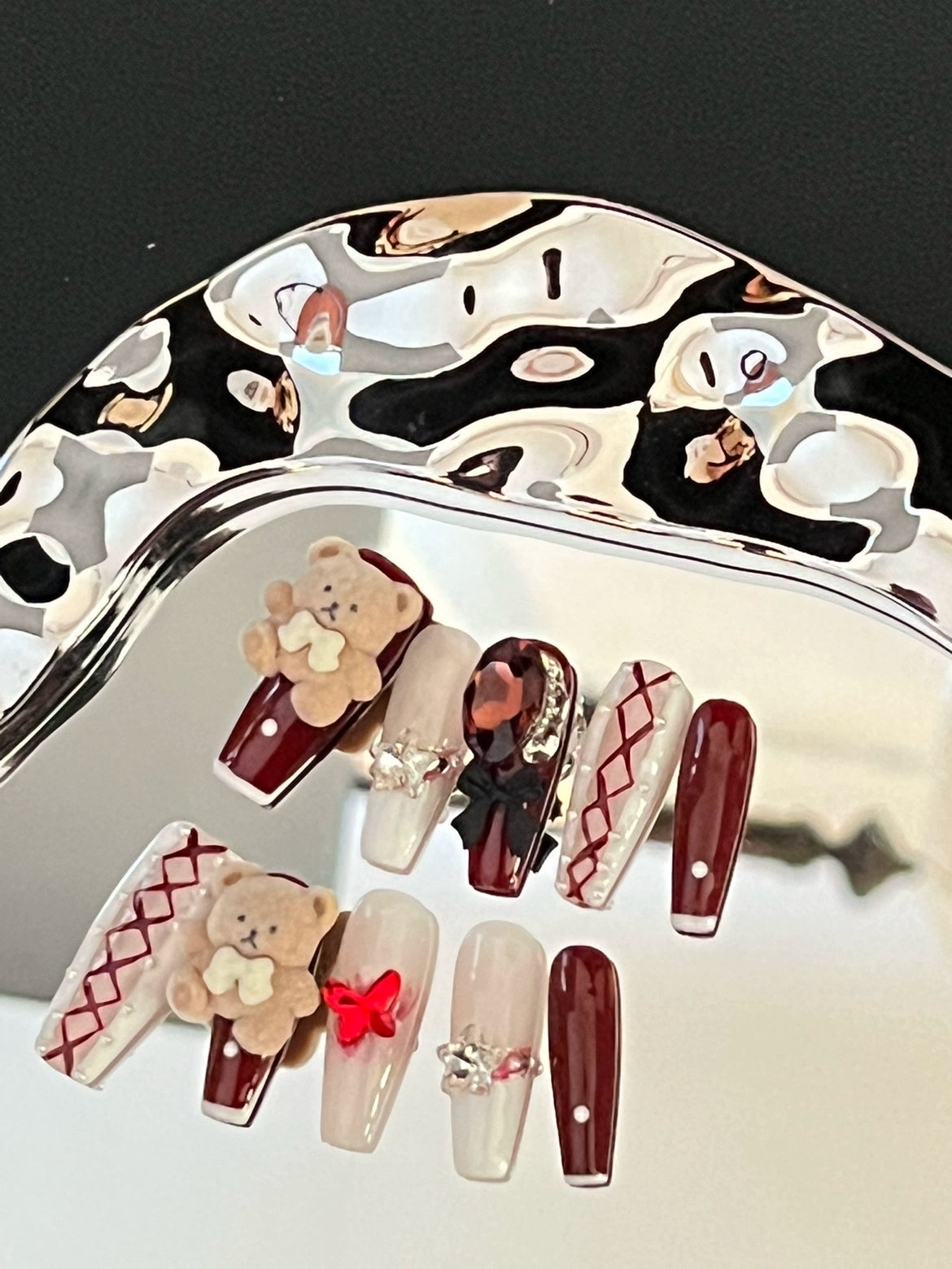 (Hand-made nail) New flocking bears in autumn and winter wear nail patches by hand. Customized detachable big red New Year pearls are sweet.