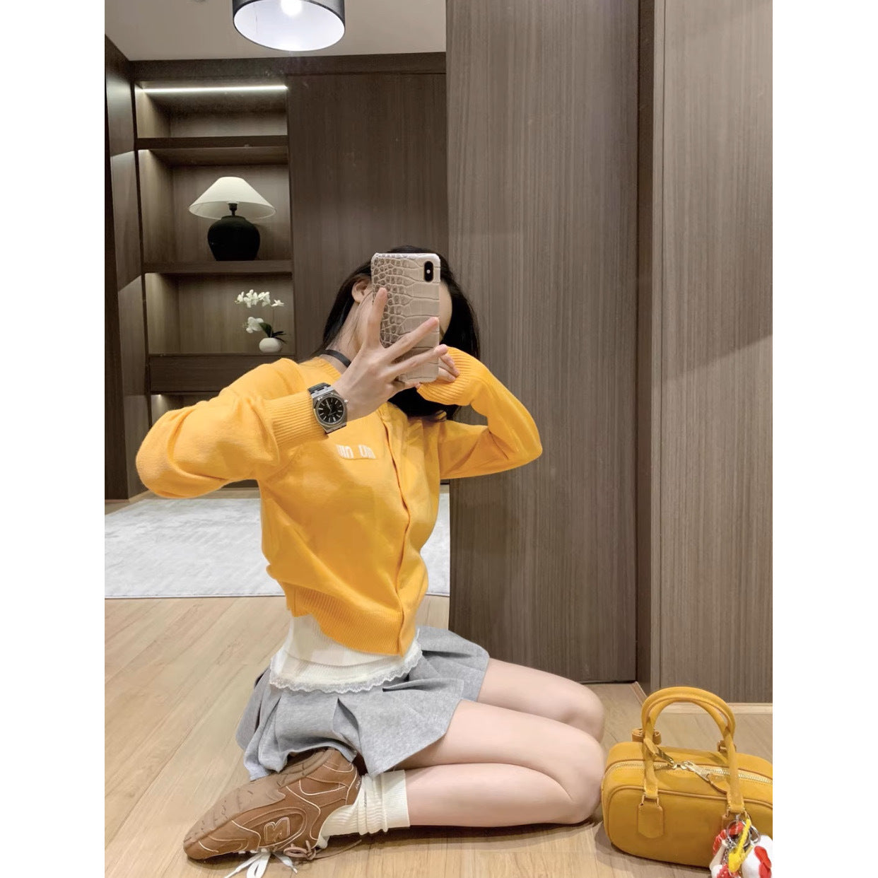 Dopamine tops Free shipping Tattoo White ceiling, girlish age-reducing dopamine college style short knitted cardigan top