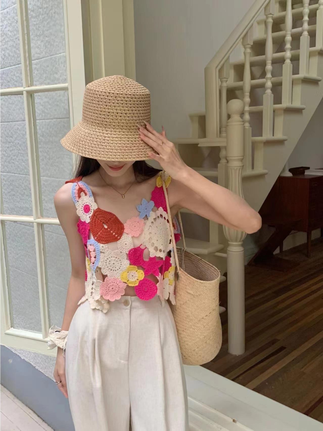 Dopamine tops Free shipping Tattoo Dopamine wears a sling vest 2024 new summer outer wear hollow crochet short top