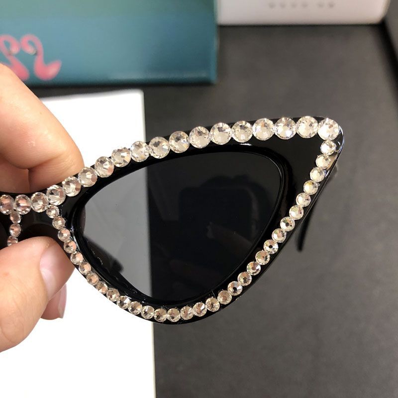 Women's fashion glasses 纯手工镶钻墨镜女蹦迪个性三角嘻哈猫眼镜韩版社会男潮拍照太阳镜