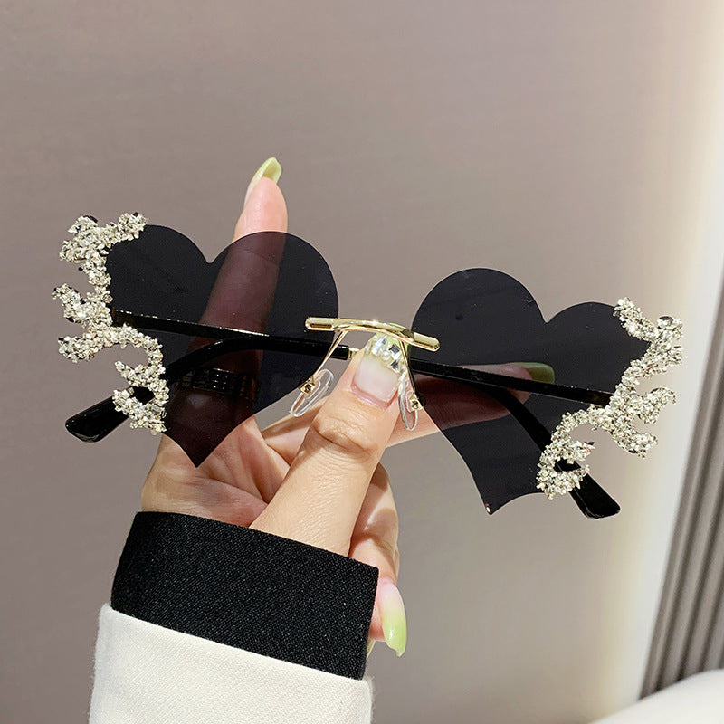 Women's fashion glasses 2023跨境异形夸张爱心眼泪太阳镜女水钻拍照墨镜高级感镶钻太阳镜