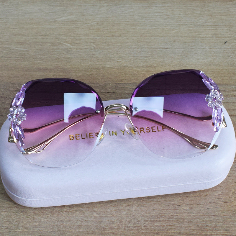 Women's fashion glasses 2022跨境新款渐变镶钻无边框太阳镜女圆脸墨镜个性墨镜脸长脸方脸