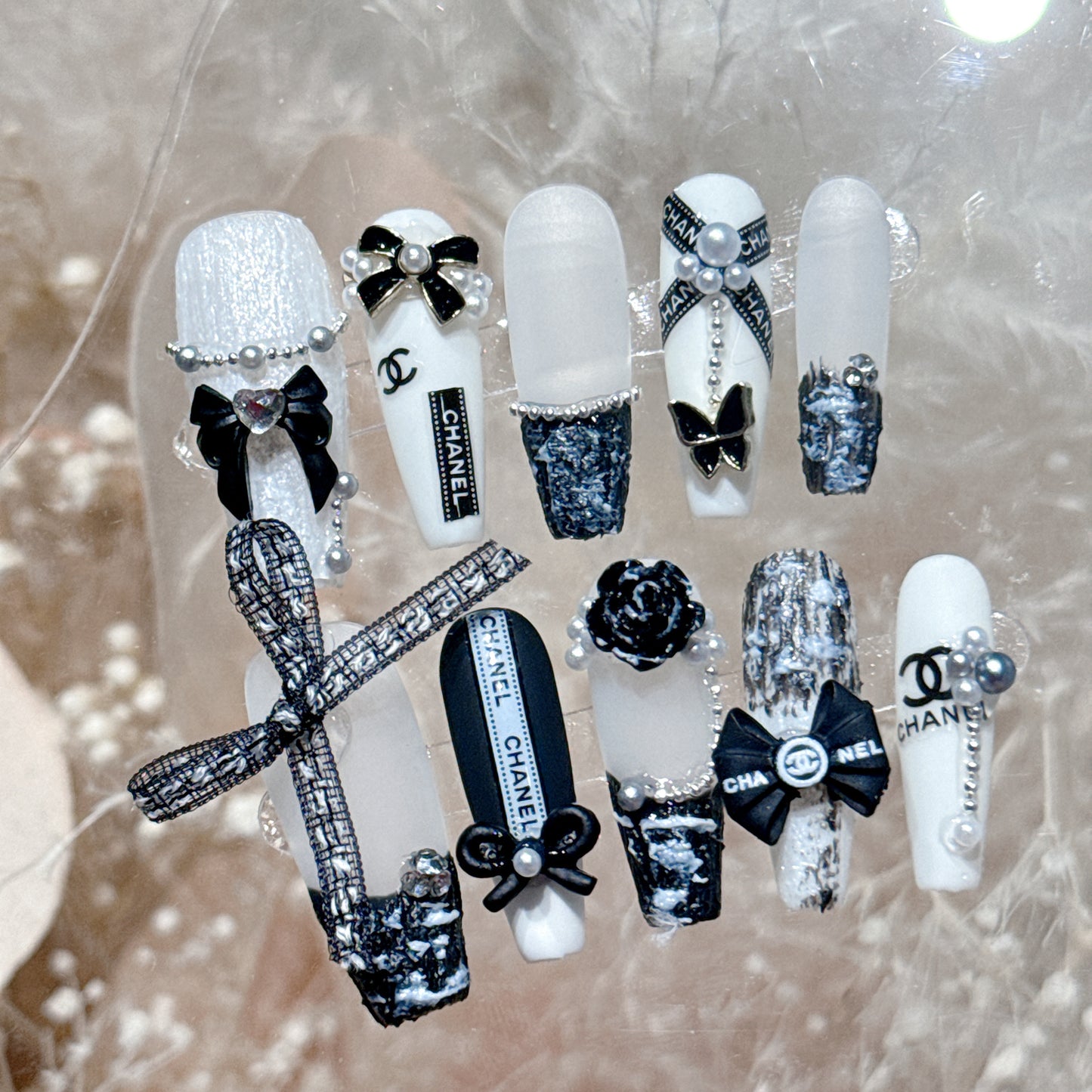 Autumn and Winter Wear Armor Black and White Hepburn Advanced Sense Classic Style Detachable Fake Nails Nail Stickers