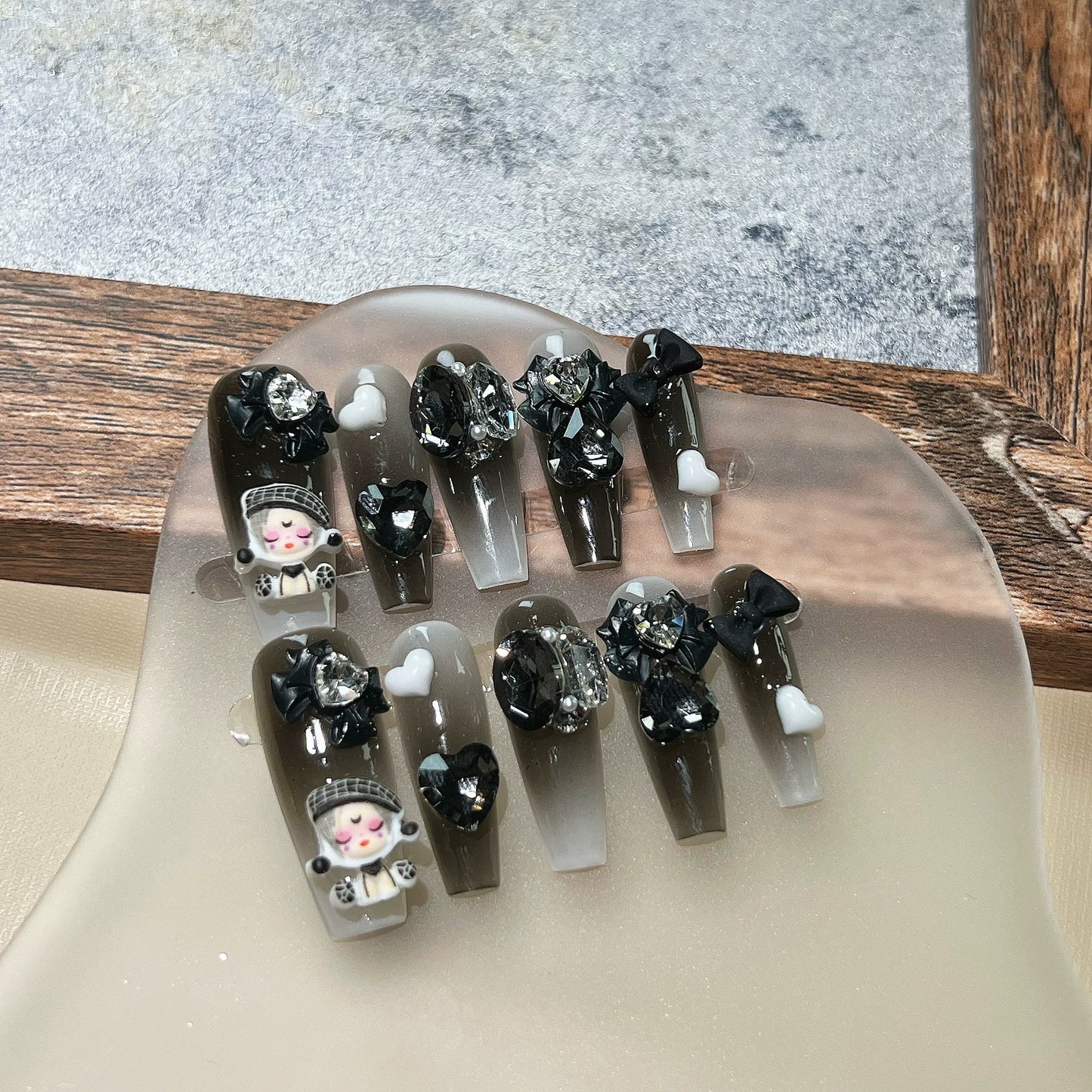 (Hand-made nail) POP MART handmade nail wear nail cute whitening patch nail ladder advanced detachable phototherapy nail.