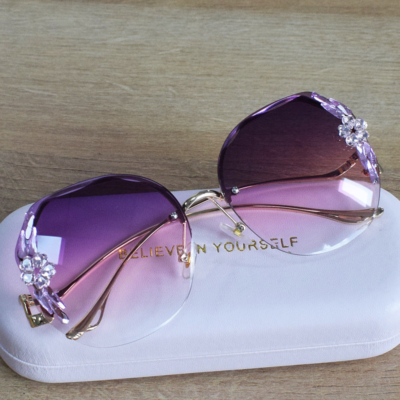 Women's fashion glasses 2022跨境新款渐变镶钻无边框太阳镜女圆脸墨镜个性墨镜脸长脸方脸