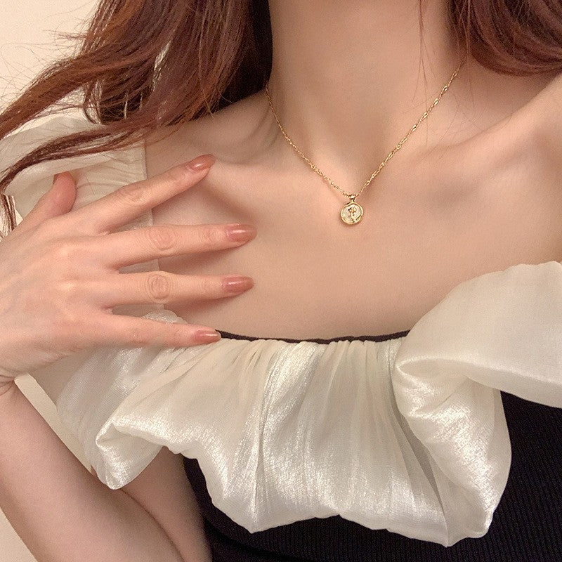 气质高级感珍珠项链女 小众设计轻奢锁骨链爱心吊坠百搭项饰批发