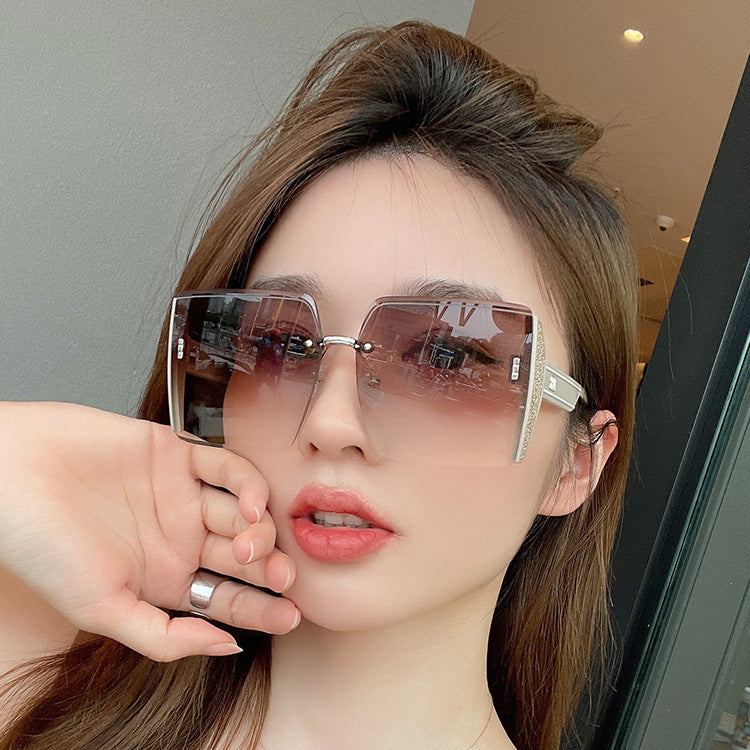 Women's fashion glasses 跨境墨镜女士高级感ins2022年新款防晒防紫外线大脸显瘦太阳眼镜