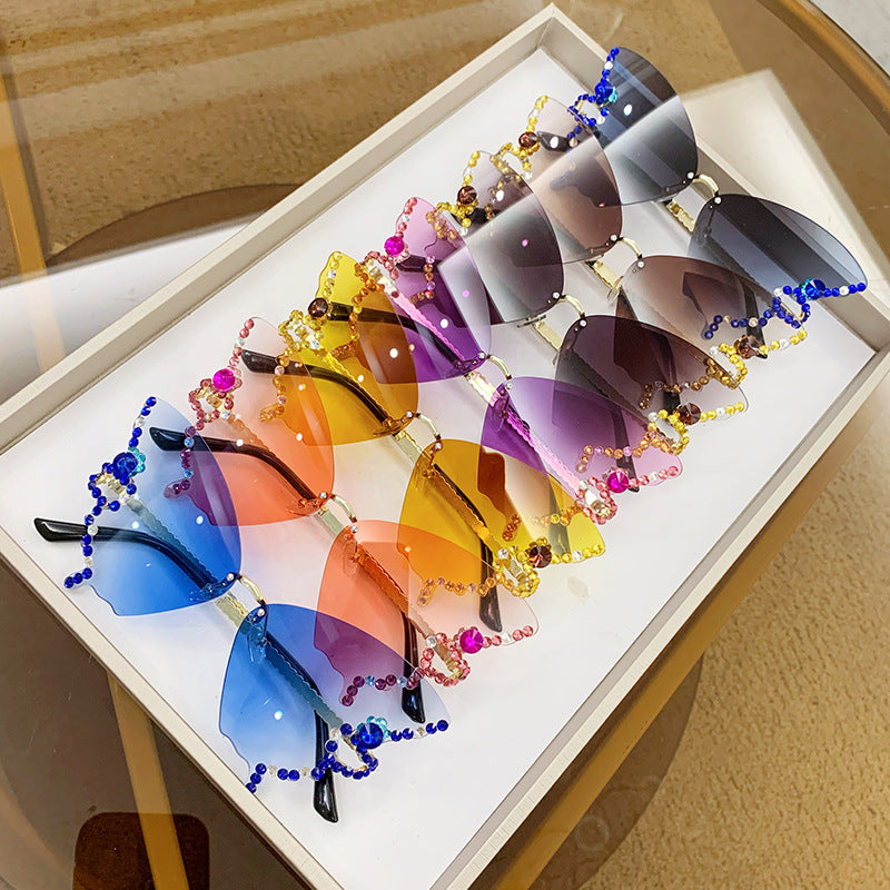Women's fashion glasses 跨境2023新款蝴蝶形状镶钻无框太阳镜女欧美时尚个性夸张墨镜舞会