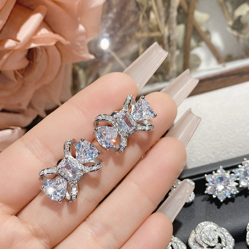 山茶直播货源热卖仿莫桑钻耳钉 镀18K金波光粼粼玫瑰花朵女神耳饰