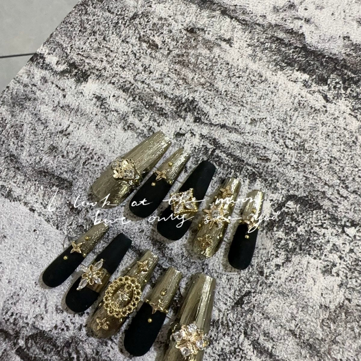 (Hand made nail) Buchirati | Black Gold Mysterious Elegance High Luxury White Wearing Nail Handmade Finished Customized Nail Beauty