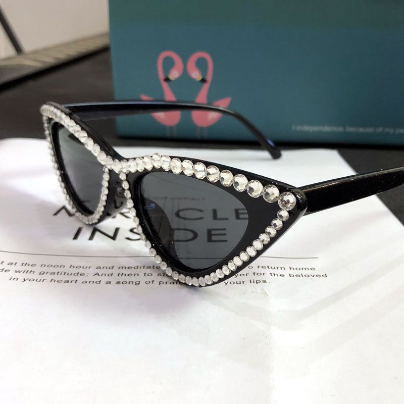 Women's fashion glasses 纯手工镶钻墨镜女蹦迪个性三角嘻哈猫眼镜韩版社会男潮拍照太阳镜
