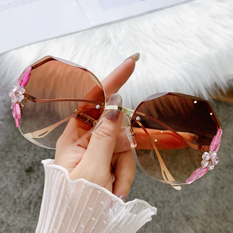 Women's fashion glasses 镶钻墨镜女夏潮无框钻石切边防紫外线太阳镜时尚优雅圆脸显瘦眼镜