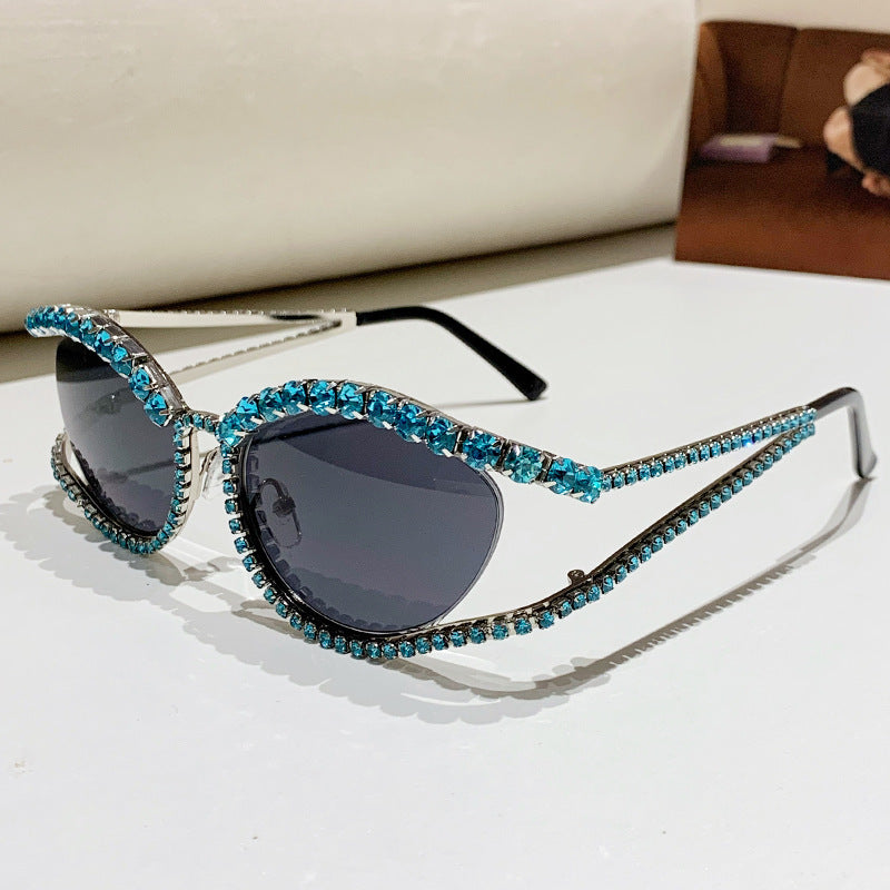 Women's fashion glasses 2023外贸跨境猫眼形镶钻太阳镜欧美街拍网红个性彩钻墨镜女批发