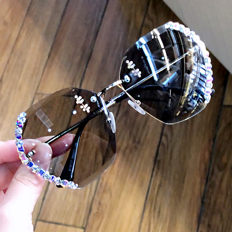 Women's fashion glasses 2022新款网红ins墨镜女镶钻韩版潮圆脸街拍防晒防紫外线太阳镜女
