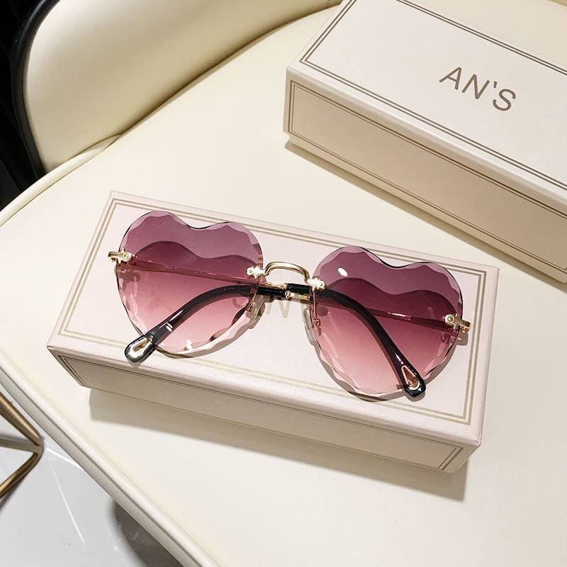 Women's fashion glasses 2024  墨镜桃心女ins无框爱心搞怪链条款 防紫外线眼睛网红太阳镜女带链