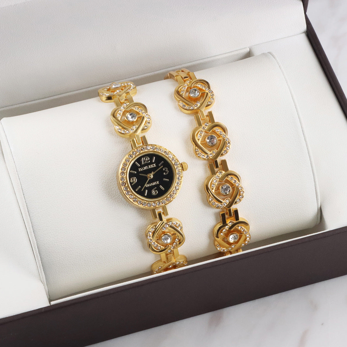 Fashion women's watch Cross-Border Wholesale Foreign Trade Fashion Heart-Shaped Diamond Women's Watch All-Match Rhinestone Fashion Quartz Bracelet Watch 2645
