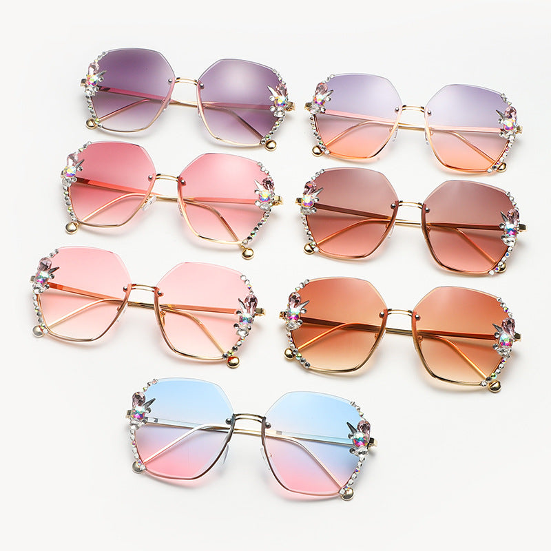 Women's fashion glasses 欧美跨境大框镶钻太阳镜无框防晒防紫外线水晶墨镜女大脸显瘦
