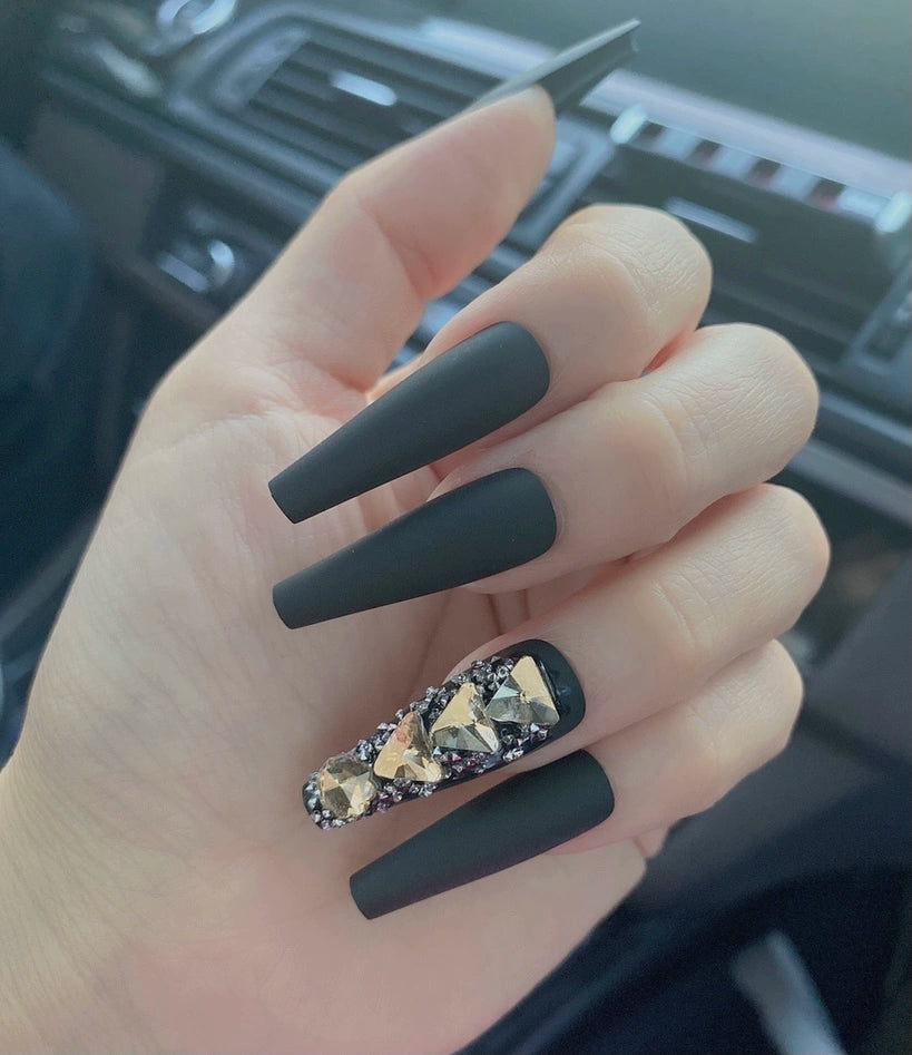 (Hand-made nail) Spice girl Europe and America, dark and long manicure nail, ballet nail, flat head, white, fake nails, wearing beautiful patch, finished product.