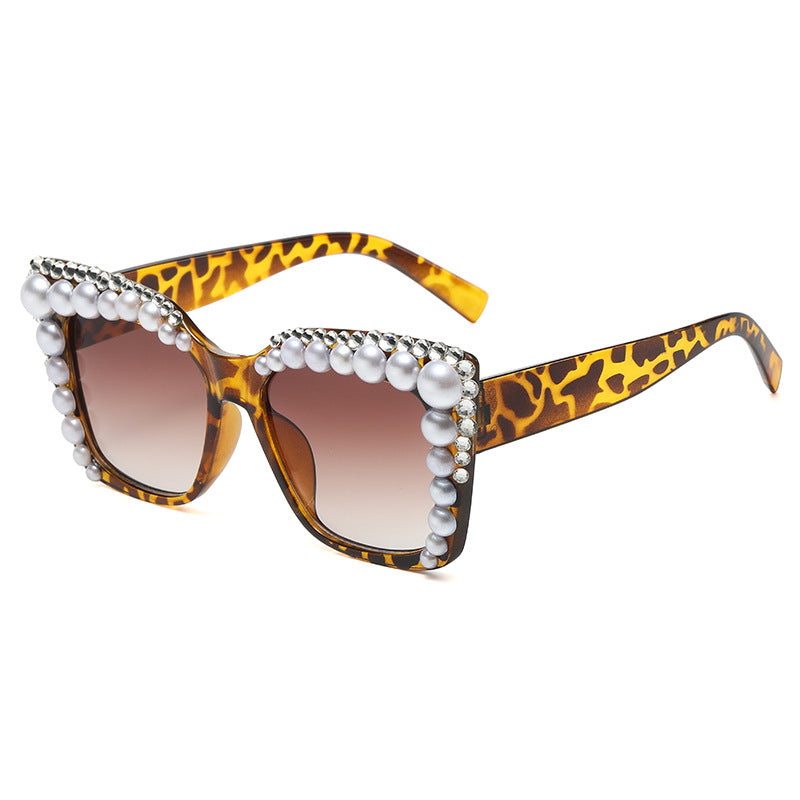 Women's fashion glasses 2023跨境镶钻新款猫眼太阳镜复古蝴蝶框墨镜ins女士大框遮阳眼镜