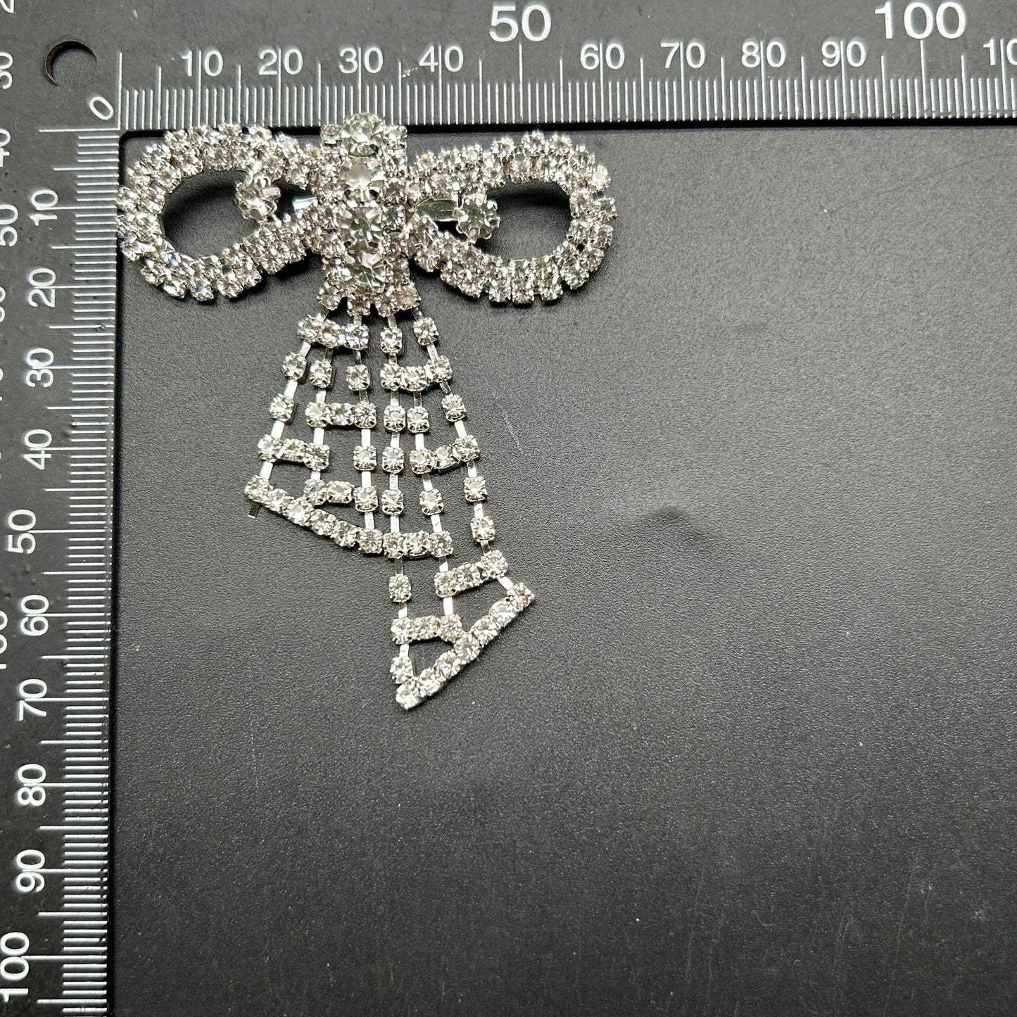 配饰胸针小香风胸针小众奢华水钻流苏女士气质女装胸花别针固定西装大衣配饰