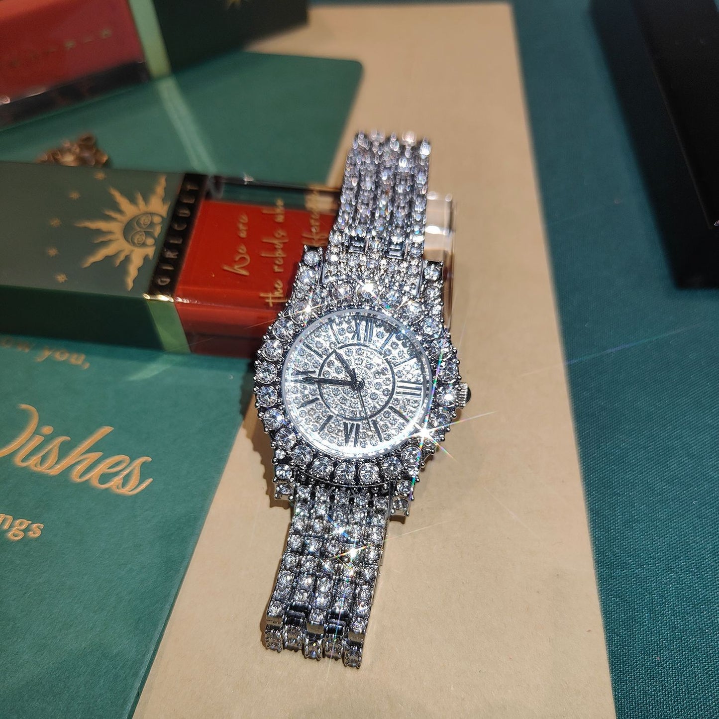 Women's fashion watch Full diamond full star bracelet waterproof watch quartz watch