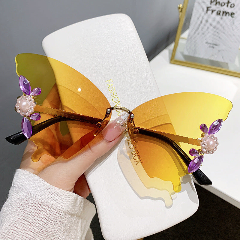 Women's fashion glasses 新款珍珠欧美跨境舞会蝴蝶镶钻大框太阳镜女时尚墨镜女潮流街拍