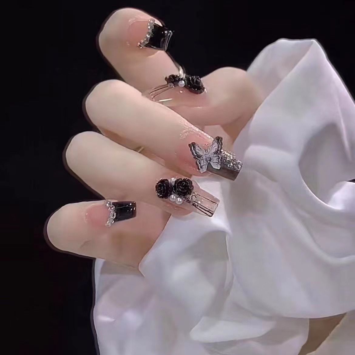 (reusable nail)Handmade Phototherapy Wearing Nail Black Camellia Flower Wearing Nail Wholesale Finished Products Reusable Nail Patch