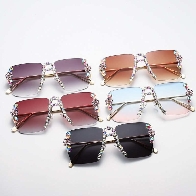 Women's fashion glasses 跨境新款镶钻太阳镜方形A字高级感墨镜女士个性街拍显脸小眼镜