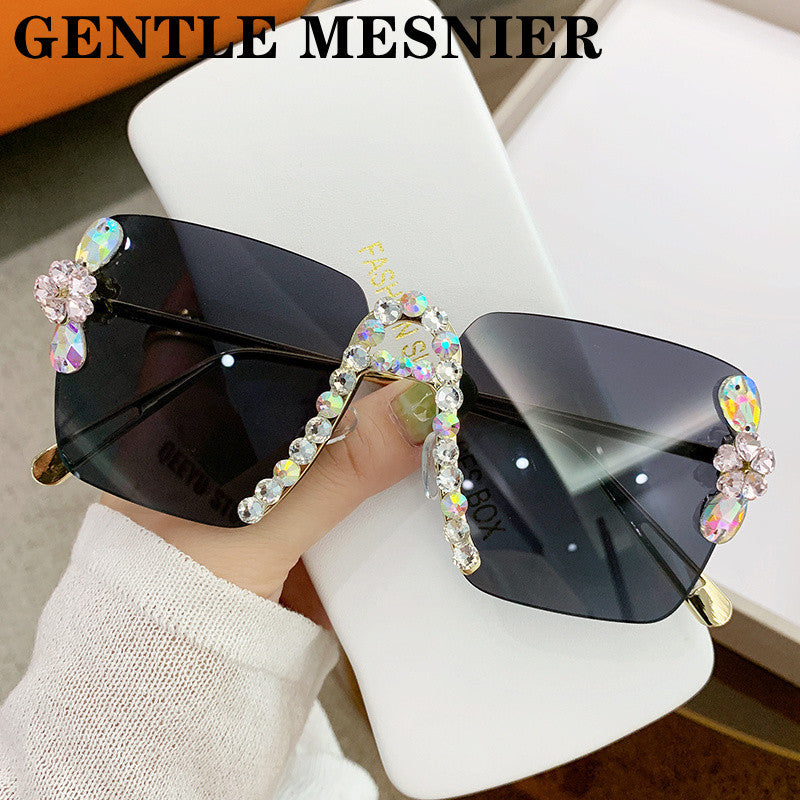 Women's fashion glasses 2022女士新款镶钻墨镜方形A字高级感太阳镜个性街拍显脸小眼镜