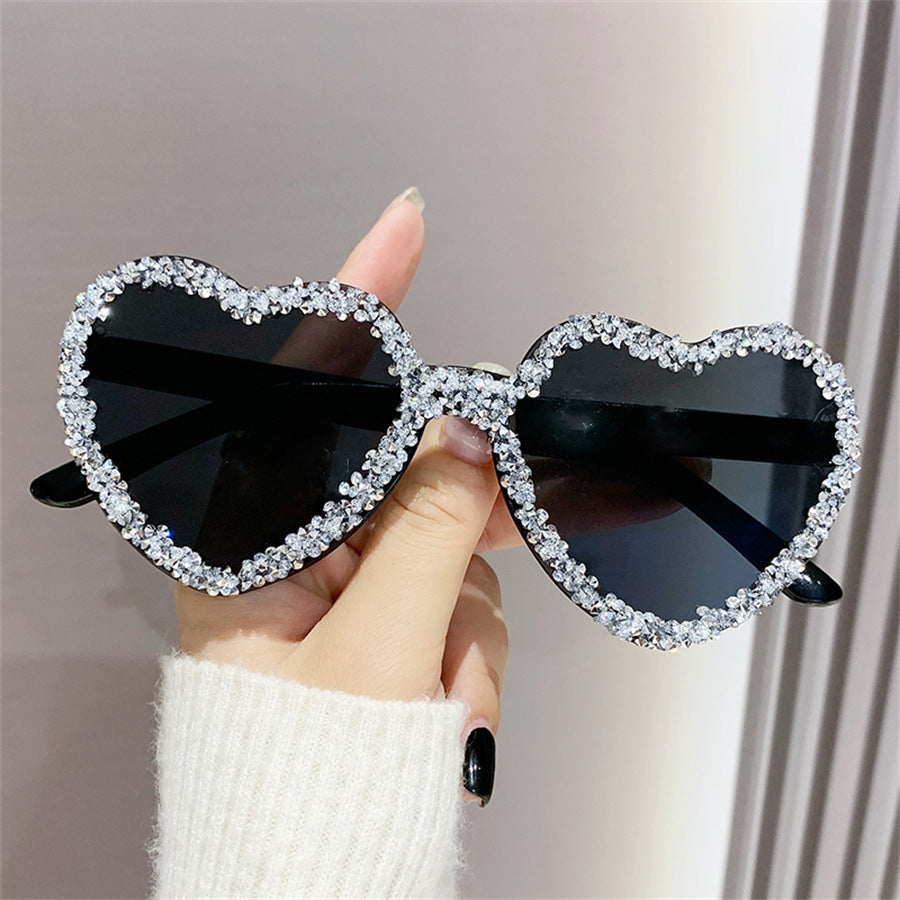 Women's fashion glasses 新款爱心连体镜片无框镶钻猫眼太阳镜跨境时尚女士墨镜桃心渐变色