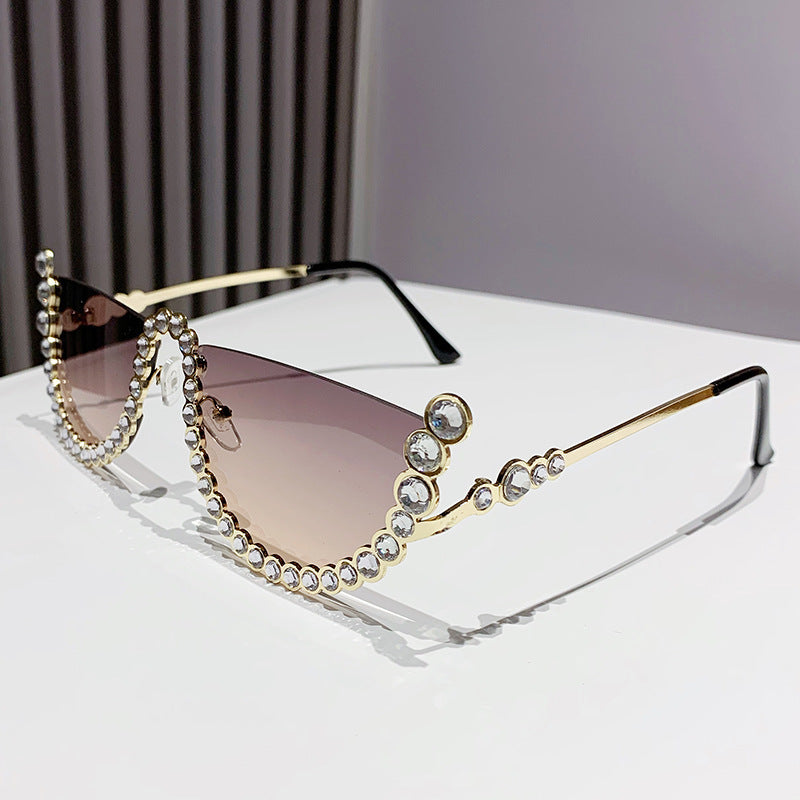 Women's fashion glasses 欧美镶钻大框架跨境水钻墨镜女异形波浪切边眼镜防晒显瘦太阳镜