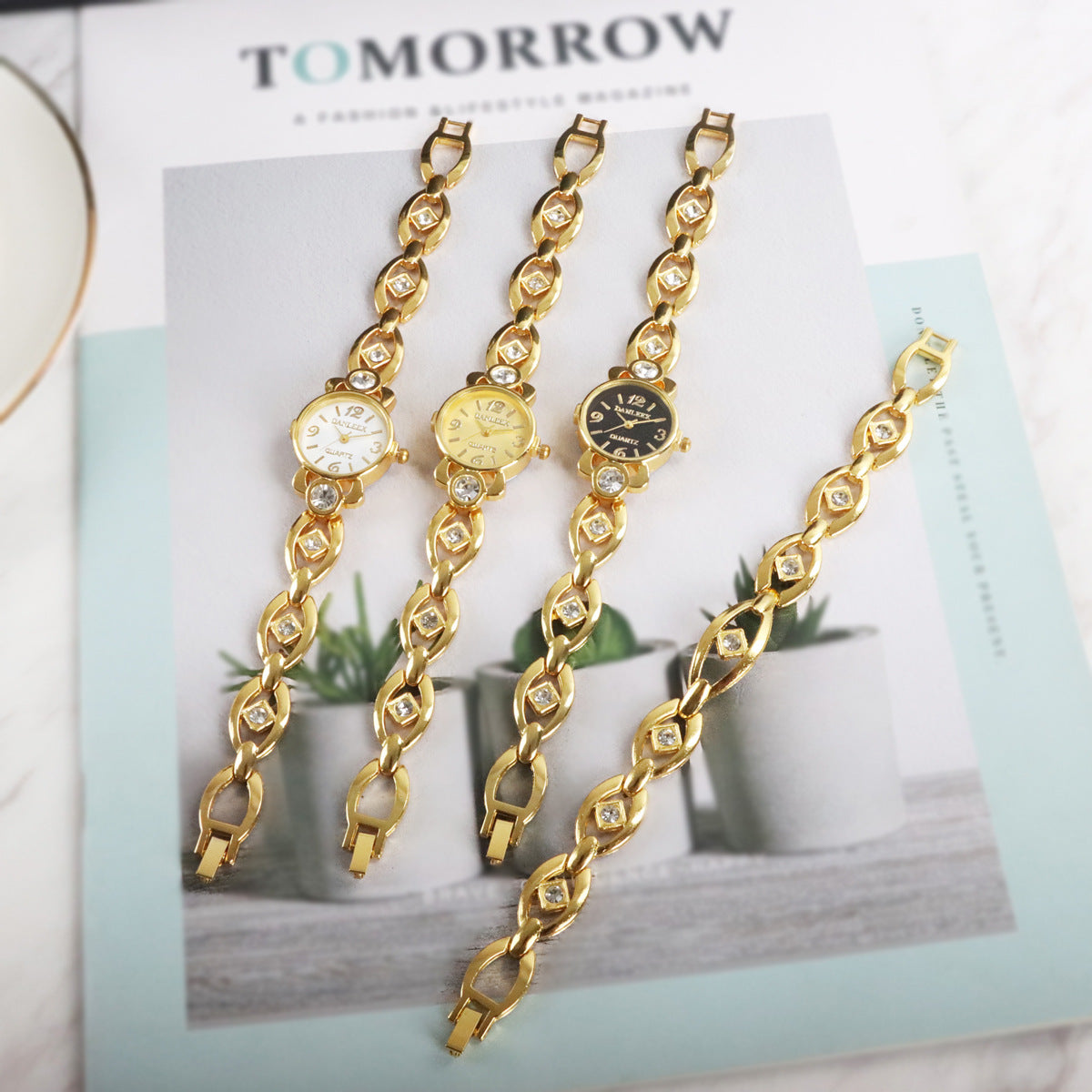 Fashion women's watch Cross-Border Foreign Trade Fashion Diamond Women's Watch All-Match Rhinestone Fashion Quartz Bracelet Watch Hot Sale Wholesale 2382