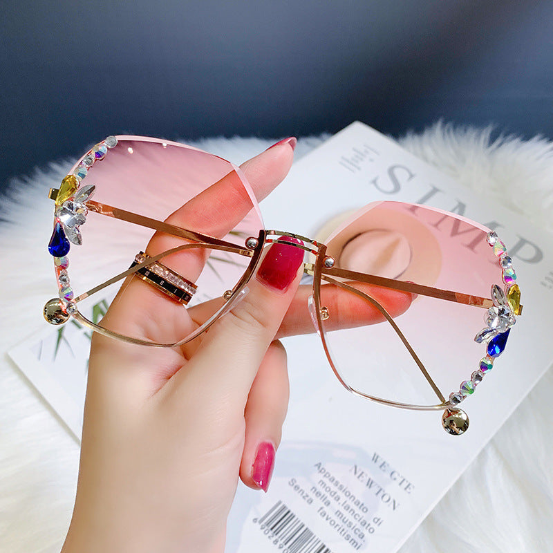 Women's fashion glasses 2022新款跨境镶钻切边女士太阳镜ins风无框女式墨镜厂家现货