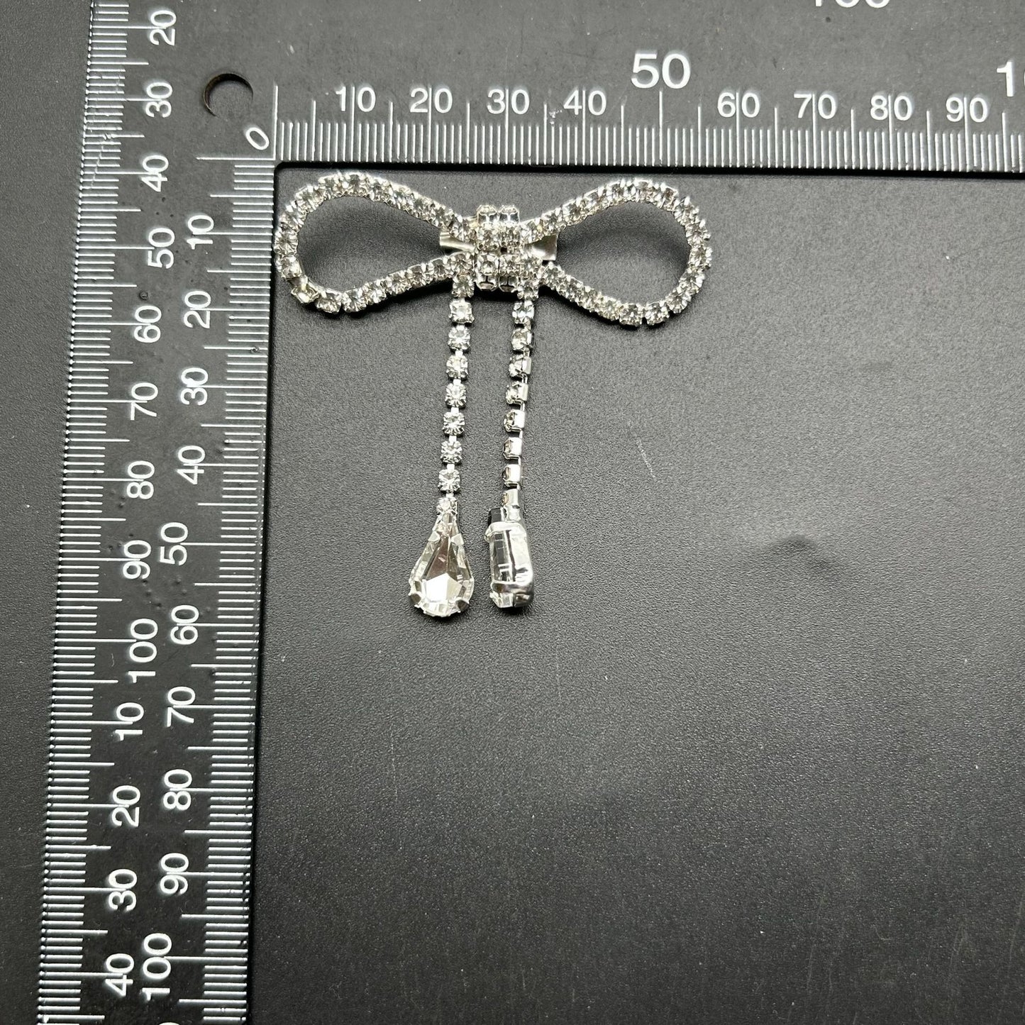 配饰胸针小香风胸针小众奢华水钻流苏女士气质女装胸花别针固定西装大衣配饰