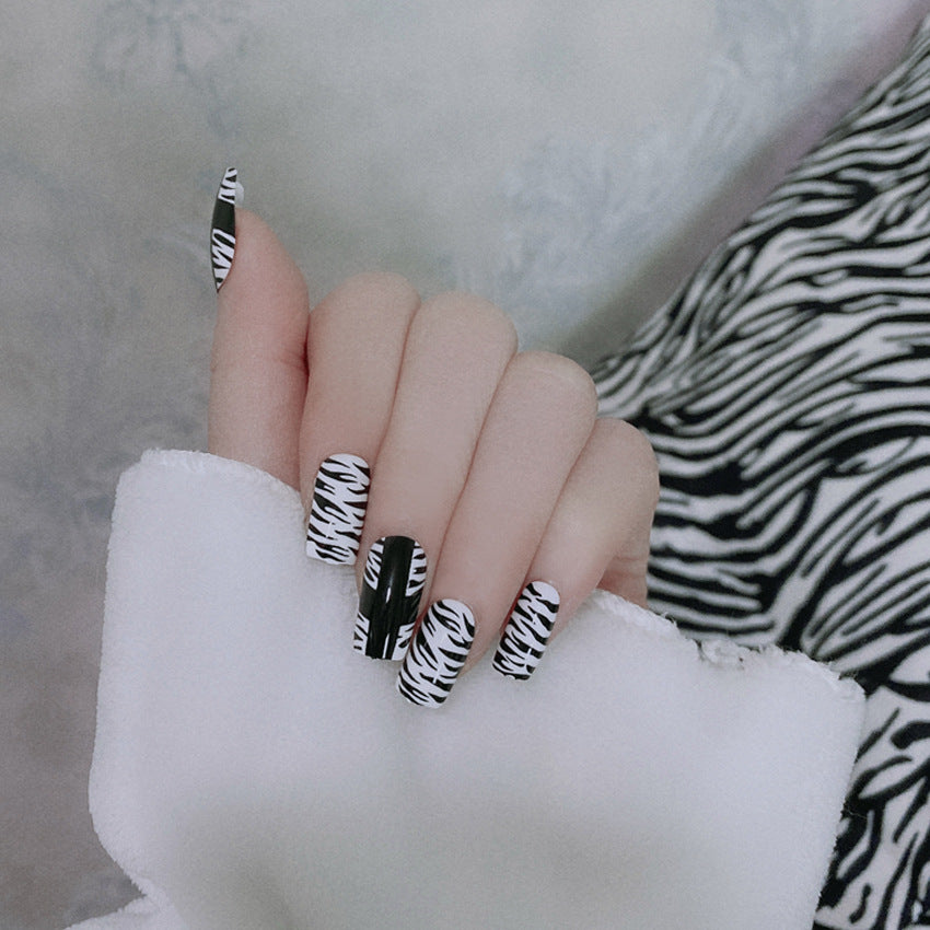 Fashion  nail Internet Celebrity Fake Nail Patch Wear Armor Finished Product Nail Tip Striped Black and White Nail Stickers Removable Nail Patch P158