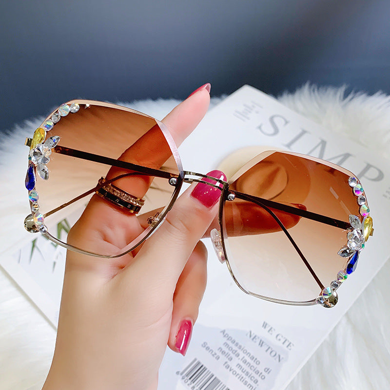 Women's fashion glasses 2022新款跨境镶钻切边女士太阳镜ins风无框女式墨镜厂家现货