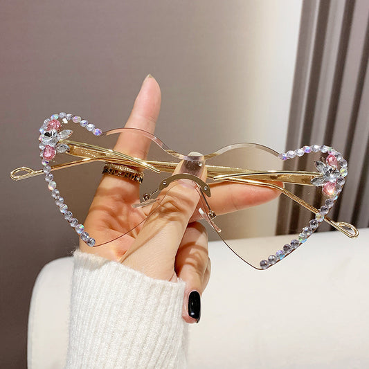 Women's fashion glasses 跨境新款爱心连体镜片无框镶钻猫眼太阳镜时尚女士墨镜桃心渐变色