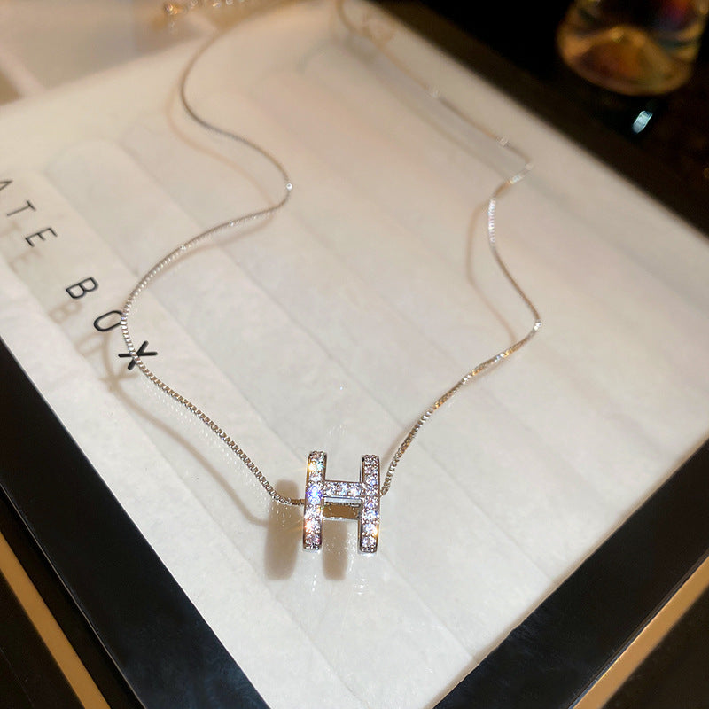 真金电镀锆石字母吊坠项链小巧简约锁骨链时尚个性轻奢项饰批发女