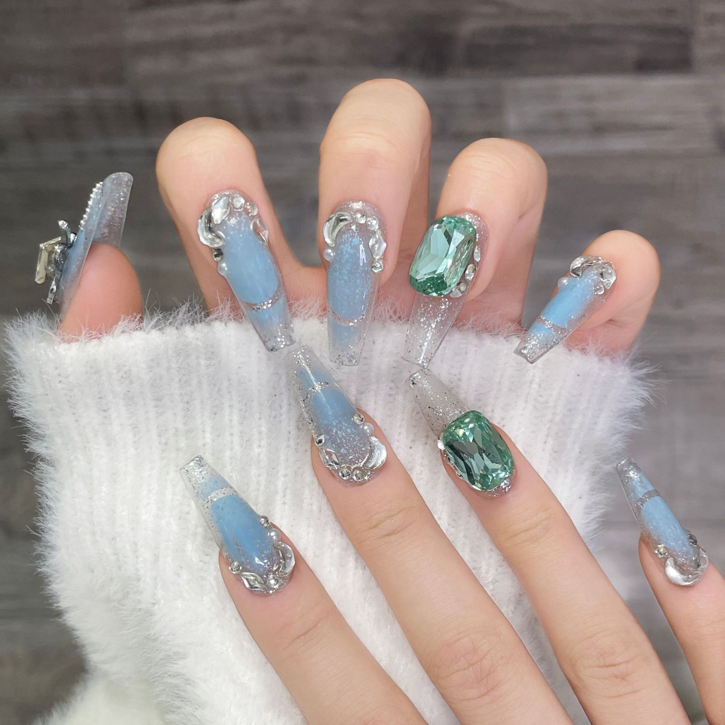 (reusable nail)Cold, luxurious, hollowed out, French, high-grade sense, blue hand-wearing armor, dreaming, online celebrity Xiaohongshu, light and luxurious.