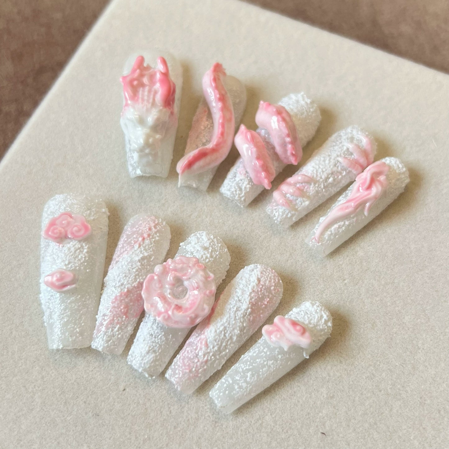 (Hand-made nail) hand-worn nails, dark babes, pure black white patches, finished dragon elements, heavy industry, high-end sense flashing nail art