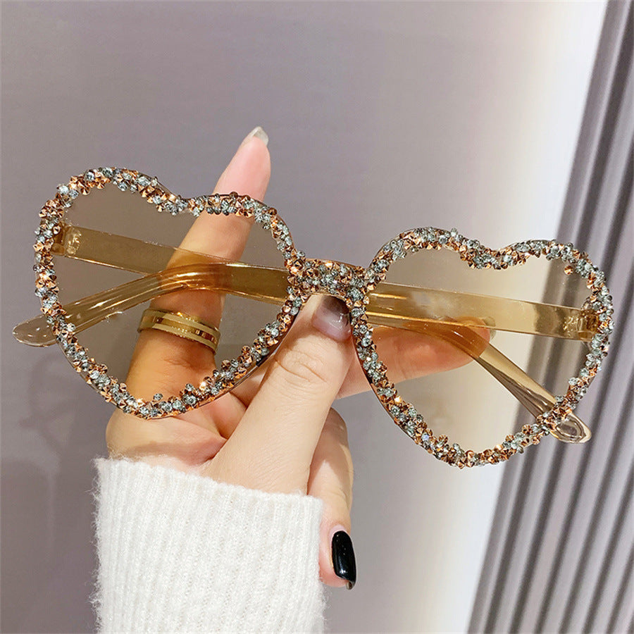 Women's fashion glasses 新款爱心连体镜片无框镶钻猫眼太阳镜跨境时尚女士墨镜桃心渐变色
