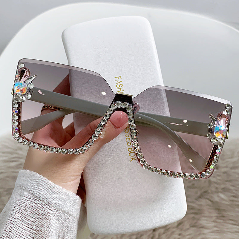 Women's fashion glasses 欧美镶钻大框架跨境新款水钻墨镜女潮款防紫外线防晒显瘦太阳镜