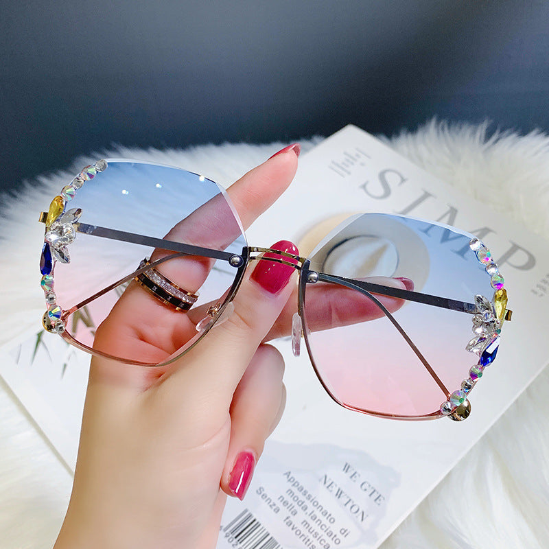 Women's fashion glasses 2022新款跨境镶钻切边女士太阳镜ins风无框女式墨镜厂家现货