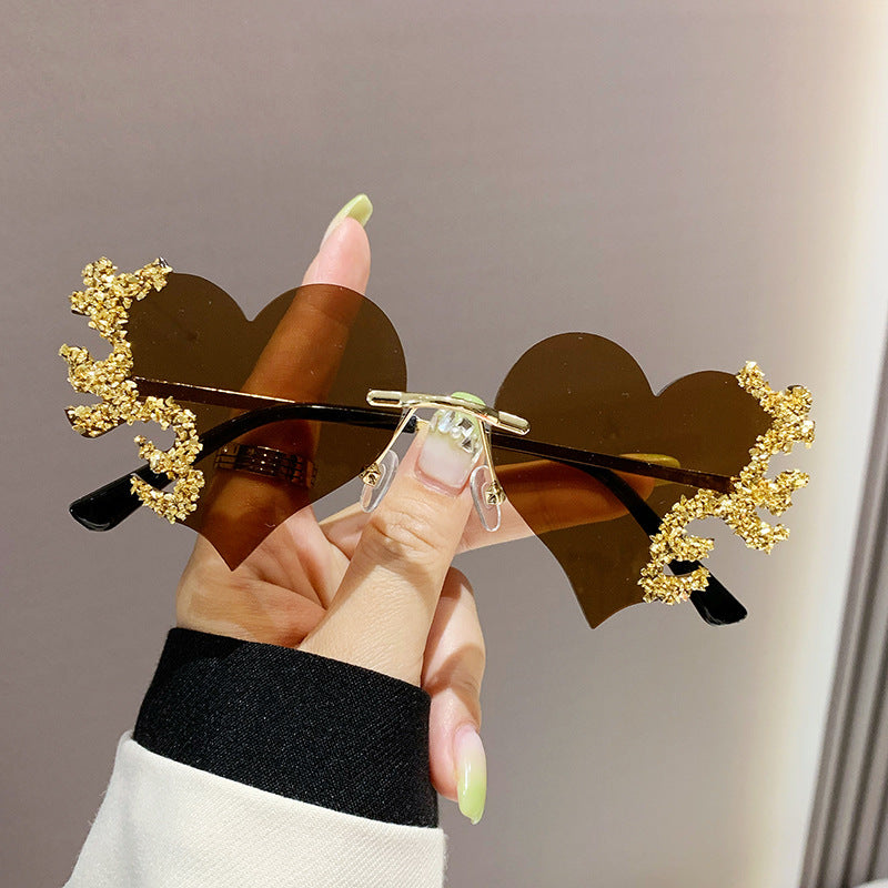 Women's fashion glasses 2023跨境异形夸张爱心眼泪太阳镜女水钻拍照墨镜高级感镶钻太阳镜