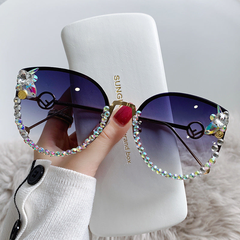 Women's fashion glasses 2024 镶钻猫眼复古太阳镜大框墨镜女士金属镜腿镂空跨境遮阳镜