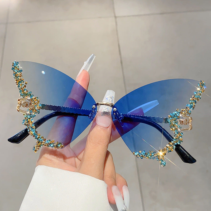 Women's fashion glasses 欧美跨境新款蝴蝶镶碎钻无边框太阳镜复古时尚个性穿搭高级感墨镜