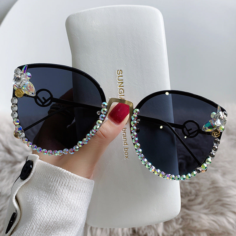 Women's fashion glasses 2024 镶钻猫眼复古太阳镜大框墨镜女士金属镜腿镂空跨境遮阳镜